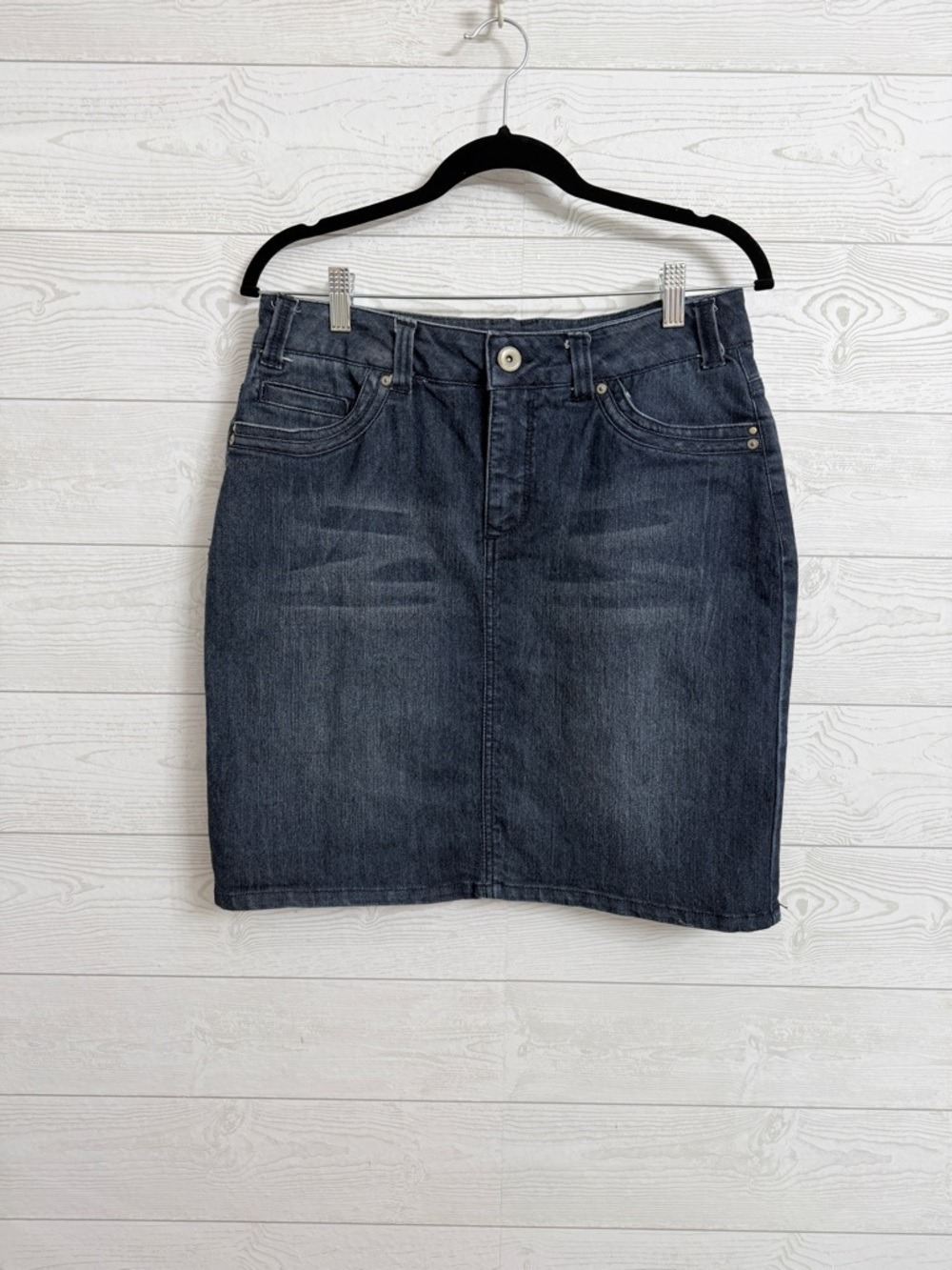 Sonoma Modern Style Women’s Blue Denim Midi Skirt. Size 8